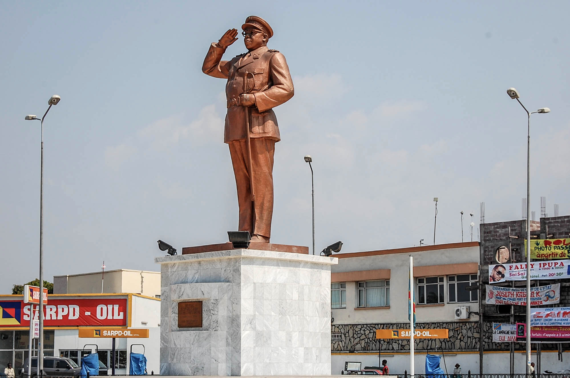 Kinshasa, Democratic Republic of Congo, 2010. A statue of Joseph Kasa-Vubu, Congo’s first president who served from 1960-1965, which was installed for the 50th anniversary of independence in 2010 at the emblematic Kimpwanza roundabout where Congo celebrated Independence from Belgium on June 30th, 1960. © From the personal archives of Justin Makangara for Fondation Carmignac